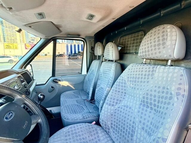 Білий Форд Транзит, об'ємом двигуна 2.4 л та пробігом 370 тис. км за 9500 $, фото 26 на Automoto.ua