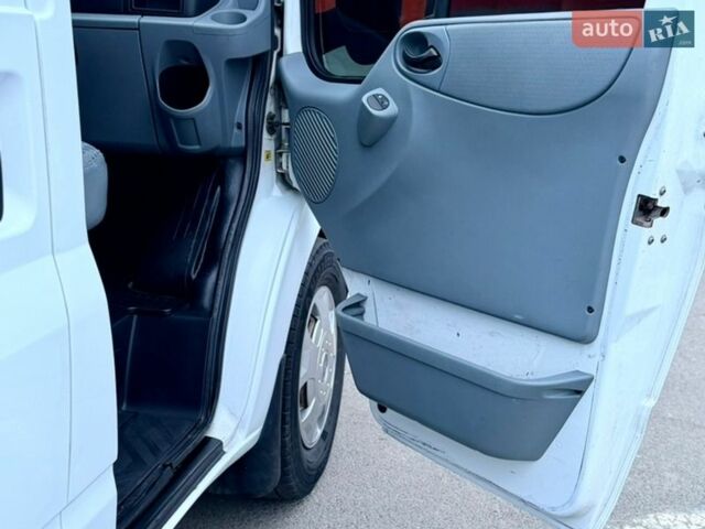 Білий Форд Транзит, об'ємом двигуна 2.2 л та пробігом 320 тис. км за 10900 $, фото 19 на Automoto.ua