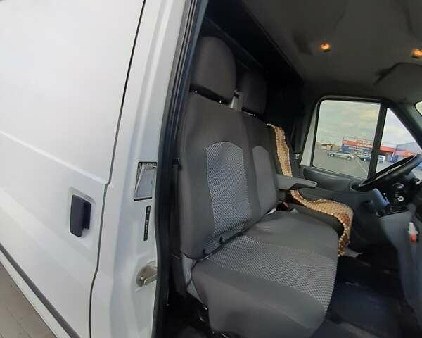 Белый Форд Транзит, объемом двигателя 2.2 л и пробегом 393 тыс. км за 8300 $, фото 11 на Automoto.ua