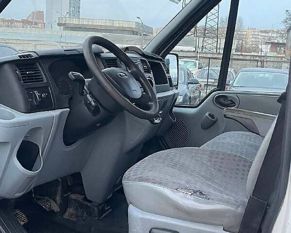 Білий Форд Транзит, об'ємом двигуна 2.4 л та пробігом 594 тис. км за 8250 $, фото 3 на Automoto.ua