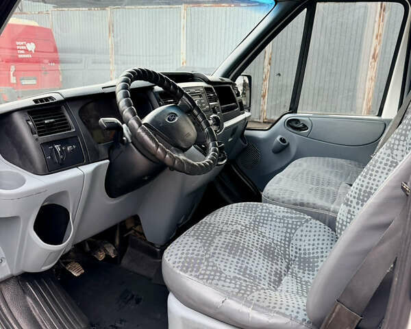 Білий Форд Транзит, об'ємом двигуна 2.2 л та пробігом 400 тис. км за 11200 $, фото 13 на Automoto.ua