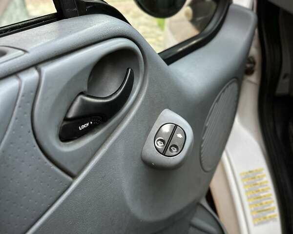 Белый Форд Транзит, объемом двигателя 2.2 л и пробегом 364 тыс. км за 5500 $, фото 10 на Automoto.ua