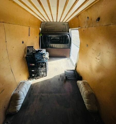 Білий Форд Транзит, об'ємом двигуна 2.2 л та пробігом 400 тис. км за 9500 $, фото 17 на Automoto.ua