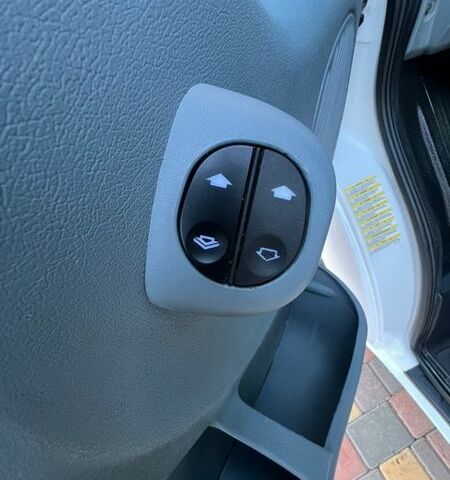 Білий Форд Транзит, об'ємом двигуна 2.2 л та пробігом 330 тис. км за 8950 $, фото 45 на Automoto.ua