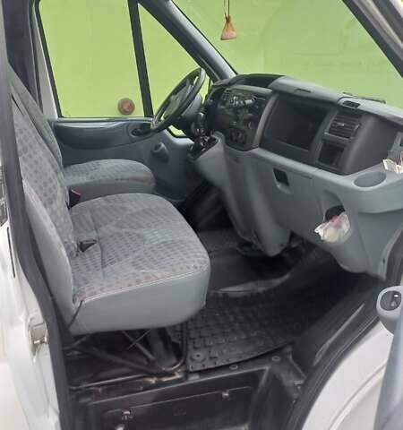 Белый Форд Транзит, объемом двигателя 2.2 л и пробегом 225 тыс. км за 11000 $, фото 5 на Automoto.ua