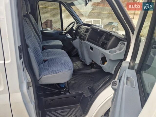Белый Форд Транзит, объемом двигателя 2.2 л и пробегом 296 тыс. км за 9200 $, фото 13 на Automoto.ua
