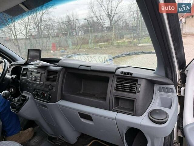 Белый Форд Транзит, объемом двигателя 2.2 л и пробегом 197 тыс. км за 12500 $, фото 12 на Automoto.ua
