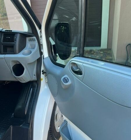 Білий Форд Транзит, об'ємом двигуна 2.2 л та пробігом 330 тис. км за 8950 $, фото 70 на Automoto.ua