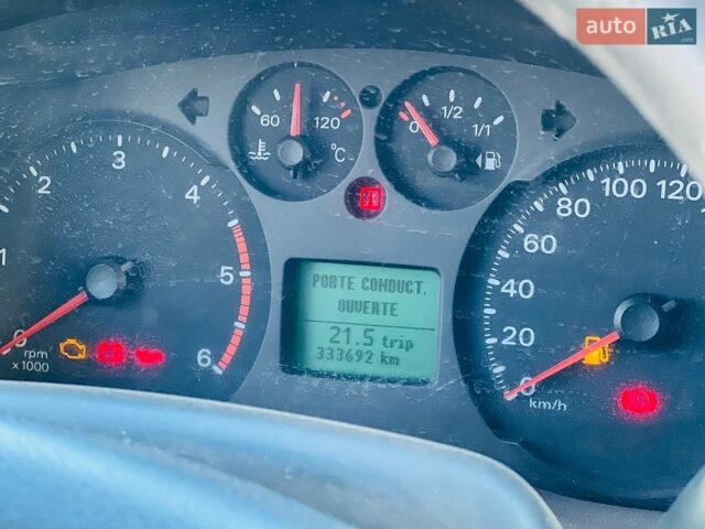 Білий Форд Транзит, об'ємом двигуна 2.2 л та пробігом 333 тис. км за 12000 $, фото 19 на Automoto.ua