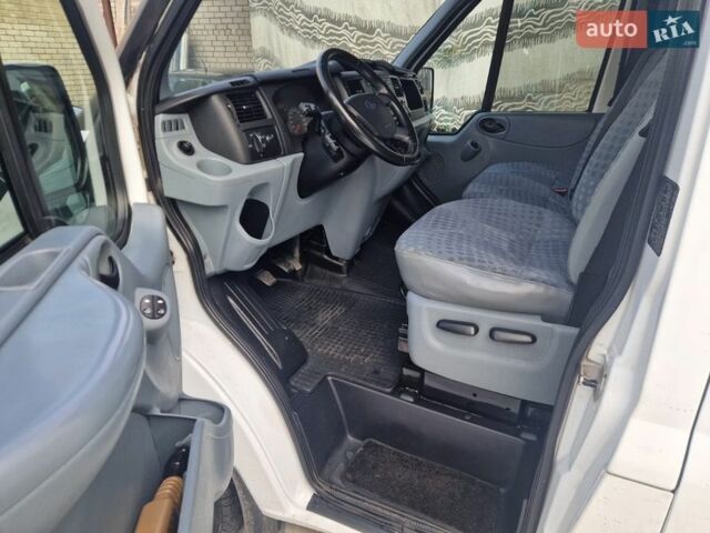 Белый Форд Транзит, объемом двигателя 2.2 л и пробегом 296 тыс. км за 9200 $, фото 6 на Automoto.ua