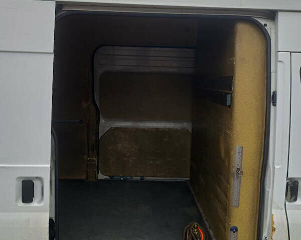 Белый Форд Транзит, объемом двигателя 2.2 л и пробегом 405 тыс. км за 8100 $, фото 4 на Automoto.ua