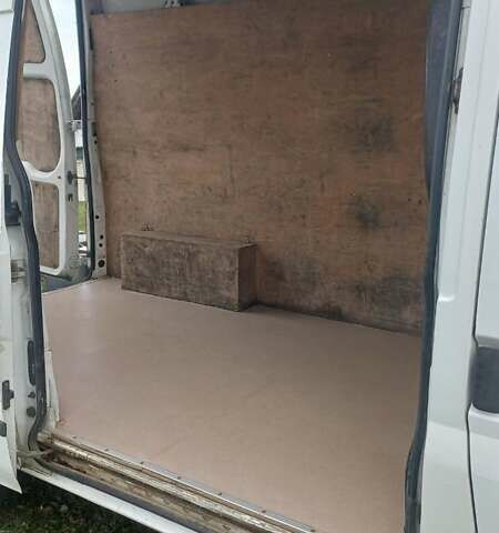 Белый Форд Транзит, объемом двигателя 2.2 л и пробегом 225 тыс. км за 11000 $, фото 10 на Automoto.ua