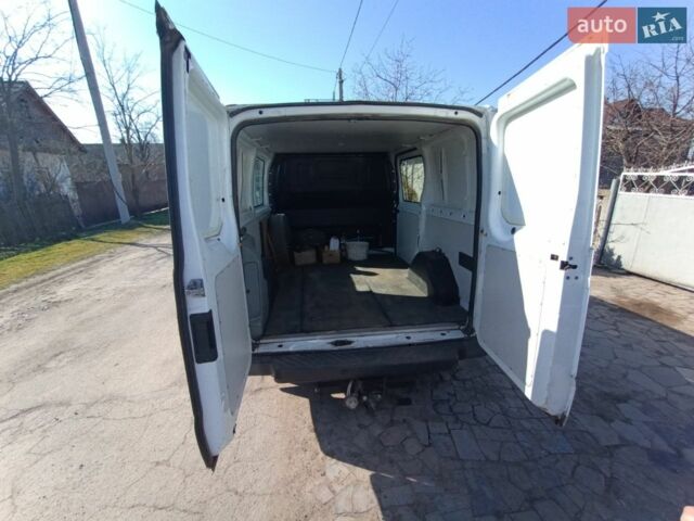 Білий Форд Транзит, об'ємом двигуна 2.2 л та пробігом 300 тис. км за 8300 $, фото 2 на Automoto.ua
