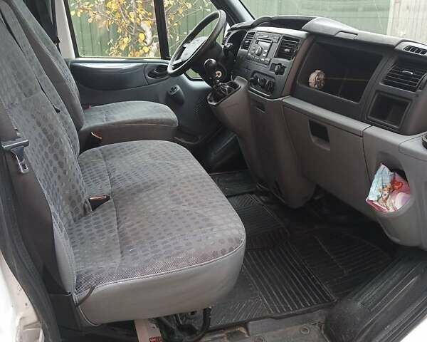 Белый Форд Транзит, объемом двигателя 2.2 л и пробегом 211 тыс. км за 10500 $, фото 2 на Automoto.ua