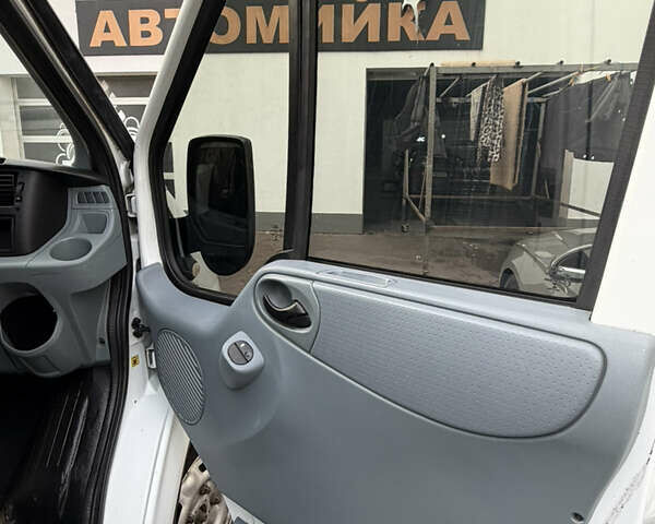 Белый Форд Транзит, объемом двигателя 2.2 л и пробегом 356 тыс. км за 6500 $, фото 9 на Automoto.ua