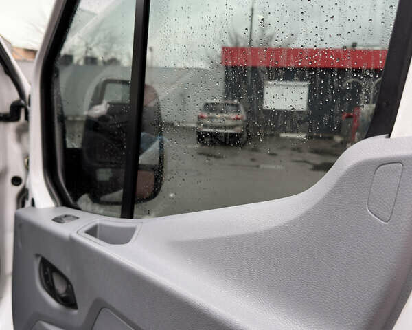 Білий Форд Транзит, об'ємом двигуна 2.2 л та пробігом 325 тис. км за 11000 $, фото 8 на Automoto.ua