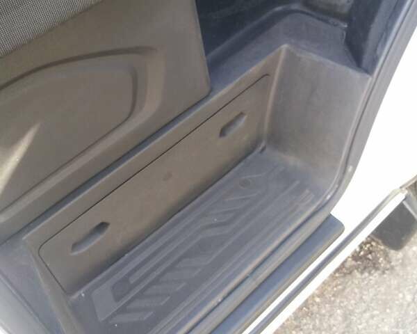 Белый Форд Транзит, объемом двигателя 2.2 л и пробегом 150 тыс. км за 15000 $, фото 16 на Automoto.ua