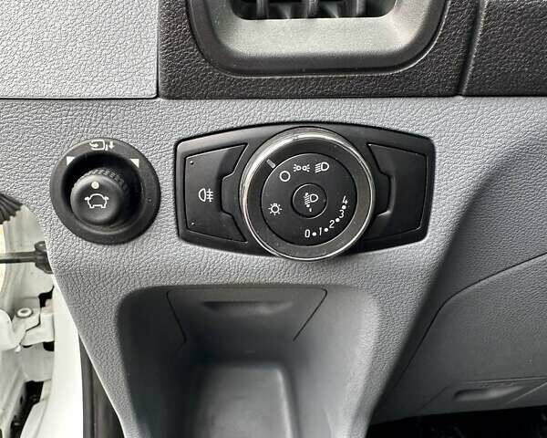 Форд Транзит 2014 в Днепре (Днепропетровске) на Automoto.ua Белый Форд Транзит, объемом двигателя 2.2 л и пробегом 87 тыс. км за 16500 $, фото 19 на Automoto.ua