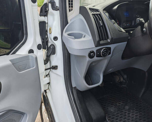 Белый Форд Транзит, объемом двигателя 2.2 л и пробегом 326 тыс. км за 13000 $, фото 14 на Automoto.ua