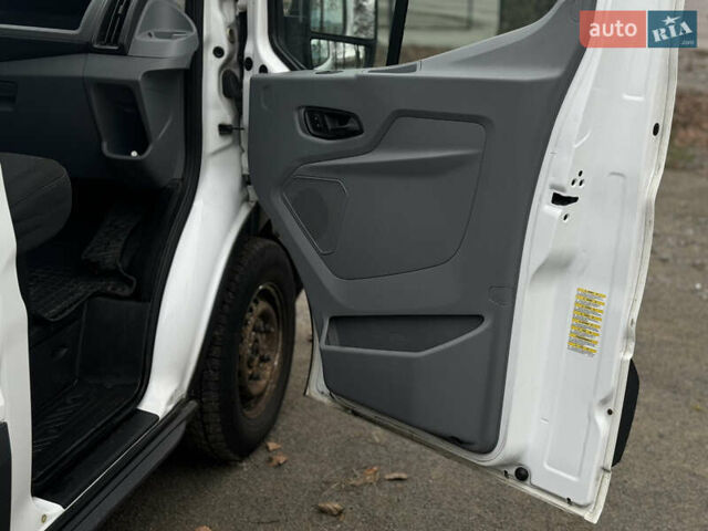 Білий Форд Транзит, об'ємом двигуна 2.2 л та пробігом 268 тис. км за 11000 $, фото 44 на Automoto.ua