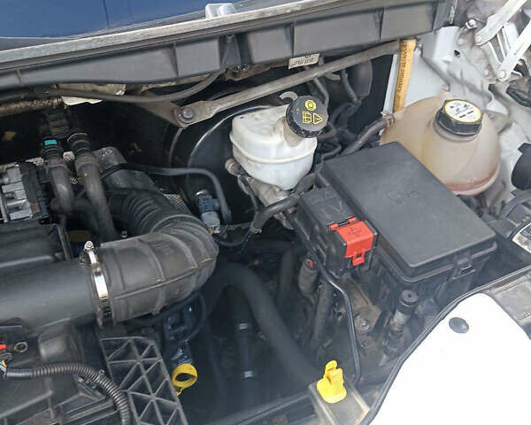 Белый Форд Транзит, объемом двигателя 2.2 л и пробегом 326 тыс. км за 13000 $, фото 21 на Automoto.ua