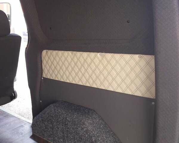 Белый Форд Транзит, объемом двигателя 2.2 л и пробегом 150 тыс. км за 15000 $, фото 17 на Automoto.ua