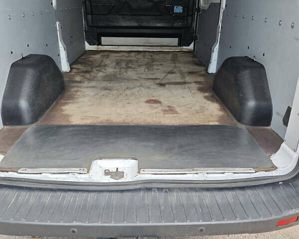 Белый Форд Транзит, объемом двигателя 2.2 л и пробегом 326 тыс. км за 13000 $, фото 16 на Automoto.ua