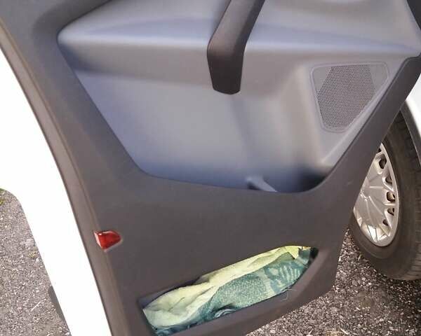 Белый Форд Транзит, объемом двигателя 2.2 л и пробегом 150 тыс. км за 15000 $, фото 6 на Automoto.ua