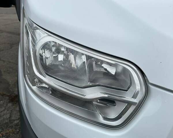 Форд Транзит 2014 в Днепре (Днепропетровске) на Automoto.ua Белый Форд Транзит, объемом двигателя 2.2 л и пробегом 87 тыс. км за 16500 $, фото 9 на Automoto.ua