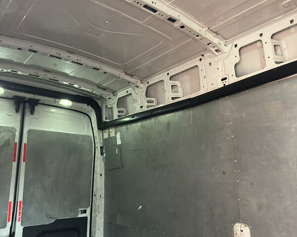 Білий Форд Транзит, об'ємом двигуна 2.2 л та пробігом 325 тис. км за 11000 $, фото 5 на Automoto.ua