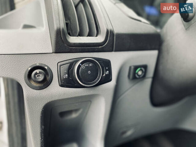 Білий Форд Транзит, об'ємом двигуна 3.73 л та пробігом 223 тис. км за 11200 $, фото 16 на Automoto.ua