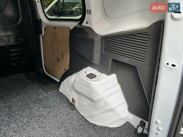 Білий Форд Транзит, об'ємом двигуна 1.5 л та пробігом 193 тис. км за 7900 $, фото 13 на Automoto.ua