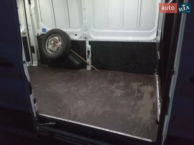 Білий Форд Транзит, об'ємом двигуна 2.2 л та пробігом 294 тис. км за 14500 $, фото 10 на Automoto.ua