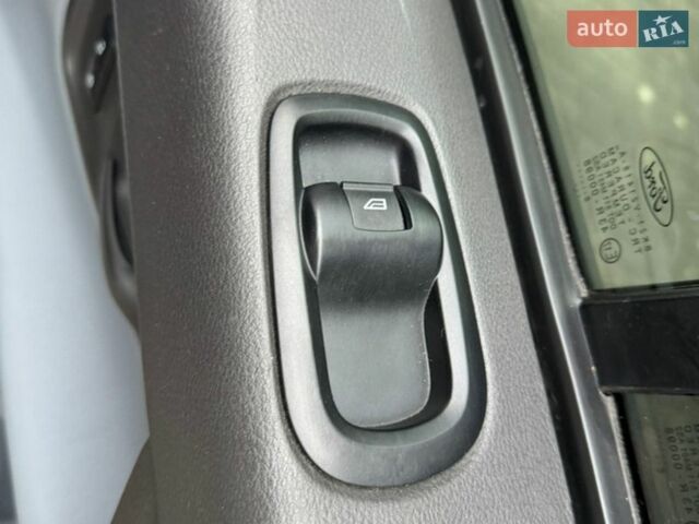 Білий Форд Транзит, об'ємом двигуна 2.2 л та пробігом 284 тис. км за 11490 $, фото 35 на Automoto.ua