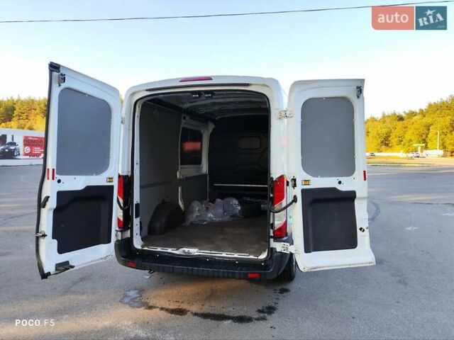 Білий Форд Транзит, об'ємом двигуна 2.2 л та пробігом 260 тис. км за 13000 $, фото 1 на Automoto.ua