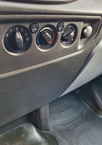 Білий Форд Транзит, об'ємом двигуна 2.2 л та пробігом 147 тис. км за 14800 $, фото 29 на Automoto.ua