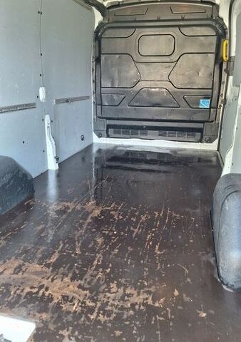 Білий Форд Транзит, об'ємом двигуна 2.2 л та пробігом 147 тис. км за 14800 $, фото 23 на Automoto.ua