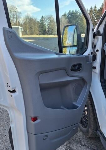 Білий Форд Транзит, об'ємом двигуна 2.2 л та пробігом 147 тис. км за 14800 $, фото 36 на Automoto.ua