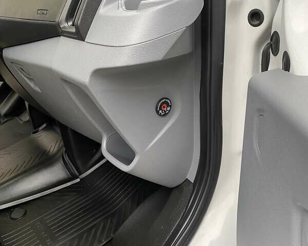 Білий Форд Транзит, об'ємом двигуна 2 л та пробігом 233 тис. км за 18700 $, фото 28 на Automoto.ua