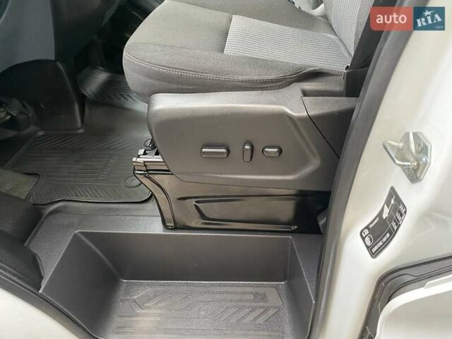 Білий Форд Транзит, об'ємом двигуна 2 л та пробігом 233 тис. км за 18700 $, фото 34 на Automoto.ua