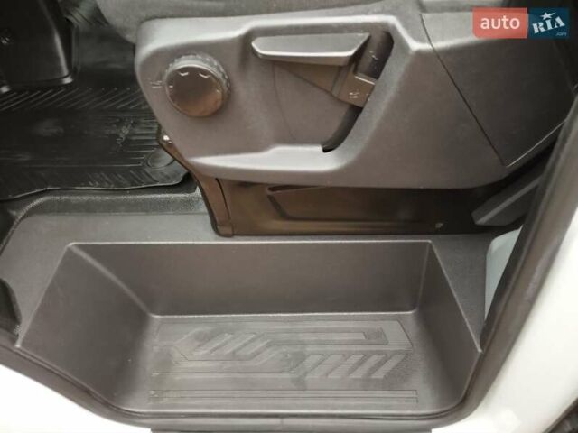 Белый Форд Транзит, объемом двигателя 2 л и пробегом 248 тыс. км за 15000 $, фото 19 на Automoto.ua