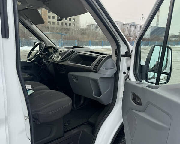 Белый Форд Транзит, объемом двигателя 2.2 л и пробегом 321 тыс. км за 14000 $, фото 6 на Automoto.ua