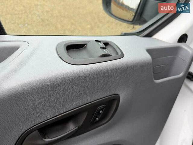 Білий Форд Транзит, об'ємом двигуна 2 л та пробігом 180 тис. км за 17500 $, фото 31 на Automoto.ua