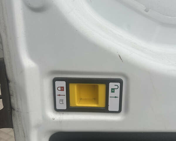 Білий Форд Транзит, об'ємом двигуна 2 л та пробігом 235 тис. км за 16000 $, фото 7 на Automoto.ua