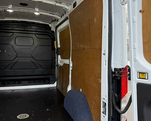 Белый Форд Транзит, объемом двигателя 2 л и пробегом 153 тыс. км за 18200 $, фото 44 на Automoto.ua