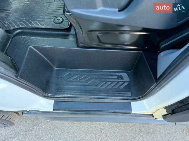 Белый Форд Транзит, объемом двигателя 2 л и пробегом 99 тыс. км за 21500 $, фото 54 на Automoto.ua