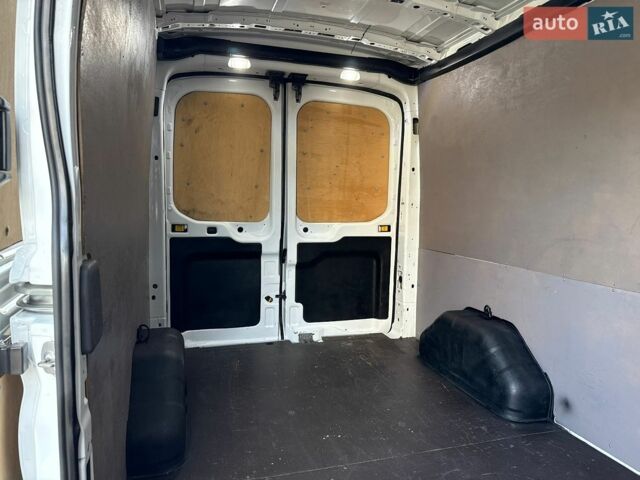 Белый Форд Транзит, объемом двигателя 2 л и пробегом 270 тыс. км за 15299 $, фото 12 на Automoto.ua