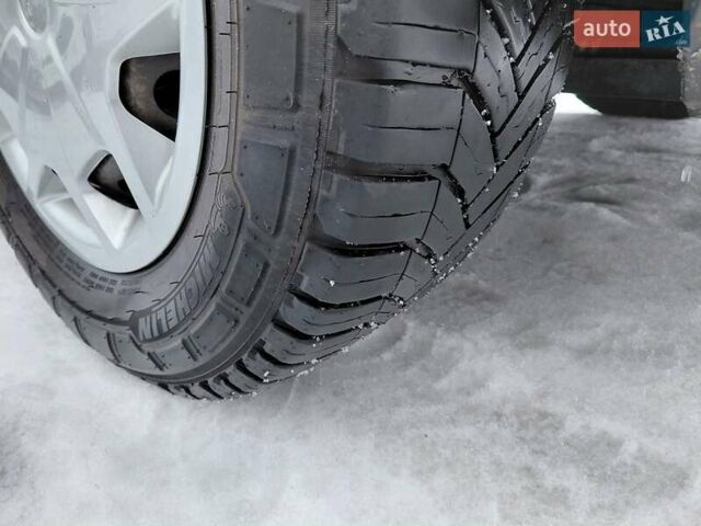 Белый Форд Транзит, объемом двигателя 2 л и пробегом 255 тыс. км за 15500 $, фото 3 на Automoto.ua