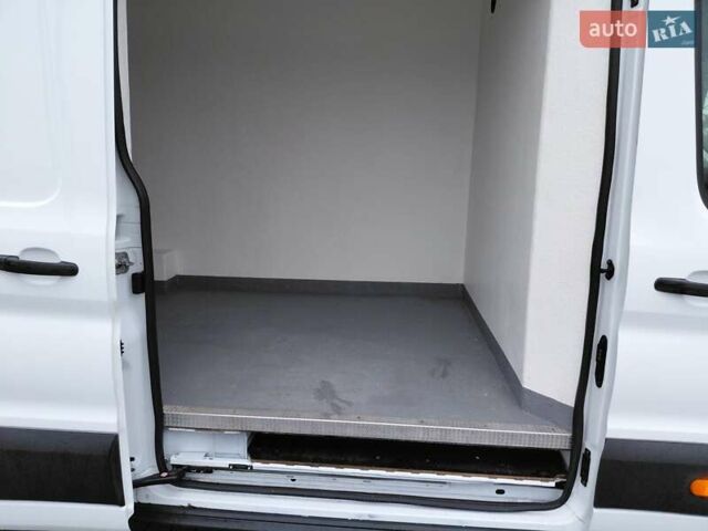 Белый Форд Транзит, объемом двигателя 2 л и пробегом 328 тыс. км за 19600 $, фото 15 на Automoto.ua