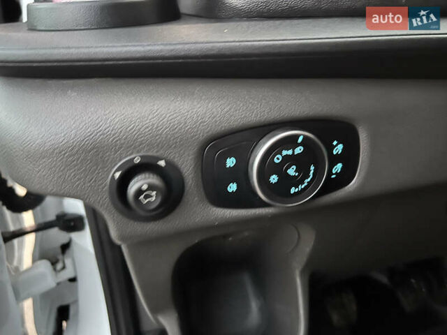 Белый Форд Транзит, объемом двигателя 2 л и пробегом 210 тыс. км за 16999 $, фото 11 на Automoto.ua